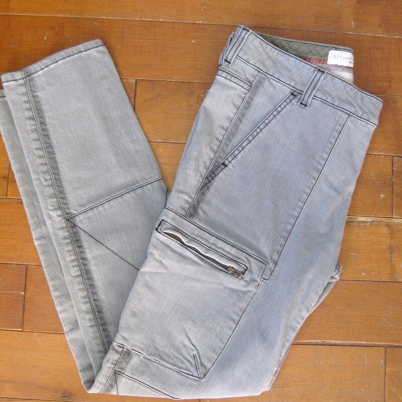 cool pair of Stella McCartney jeans in lightweight gray cotton with 3%
motorcycling look, with topstitching and zippered pockets.
made in Italy
skinny
marked size 29/6
here are the flat measurements:
waist: 16
hip: 18.5
rise: 8.5
inseam: 28
side seam: 35.5

perfect condtion
Thanks for looking!
#71672