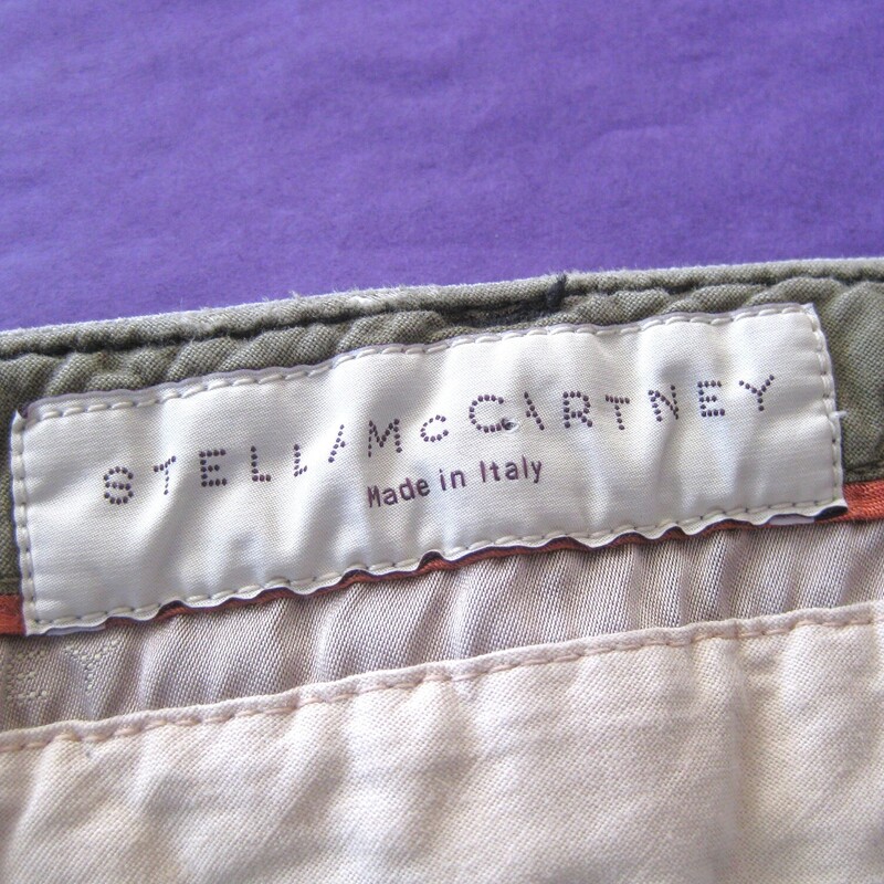 cool pair of Stella McCartney jeans in lightweight gray cotton with 3%<br />
motorcycling look, with topstitching and zippered pockets.<br />
made in Italy<br />
skinny<br />
marked size 29/6<br />
here are the flat measurements:<br />
waist: 16<br />
hip: 18.5<br />
rise: 8.5<br />
inseam: 28<br />
side seam: 35.5<br />
<br />
perfect condtion<br />
Thanks for looking!<br />
#71672