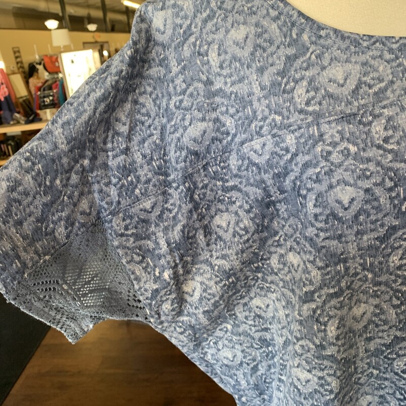 Nwt Ruff Hewn Top, Blue, Size: Med<br />
New with tags<br />
all sales final<br />
shipping available<br />
free in store pickup within 7 days of purchase