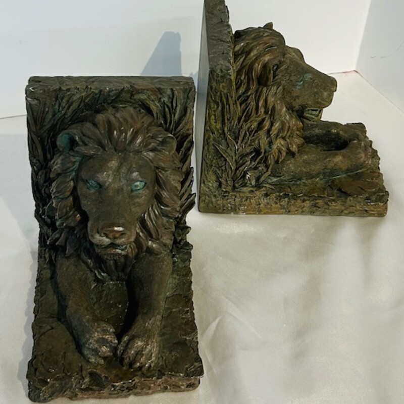 Lion Head Bookends
Set of 2
Brown
Size: 4 x 5.5 x 5H