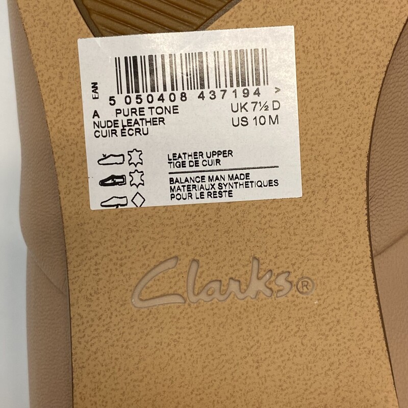 New Clarks Pure Tone Slip On Loafer
Leather
Color: Nude
Size: 10
