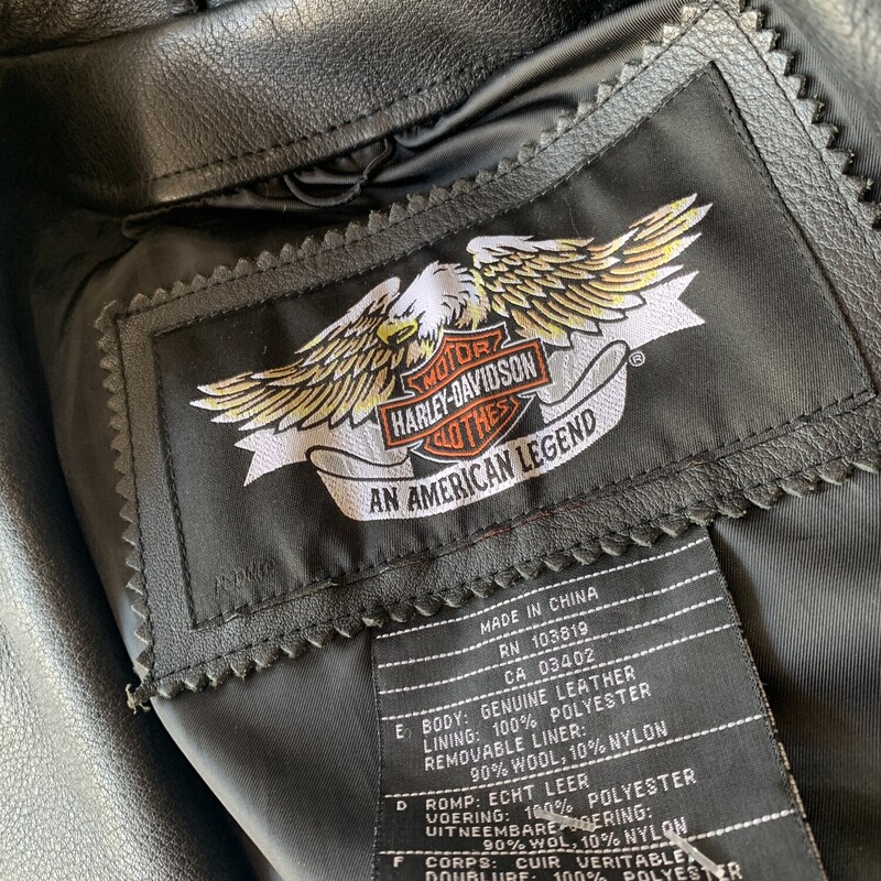 WOMEN'S Harley Davidson Leather Coat, Black,<br />
 Size: Medium<br />
<br />
Amazing Condition! Be ready to ride this summer with this fantastic Harley Davidson Coat<br />
<br />
<br />
All Sales Are Final. No Returns.<br />
Pick Up In Store Within 7 Days Of Purchase<br />
Or<br />
Have It Shipped<br />
<br />
Thank You For Shopping With Us  :-)