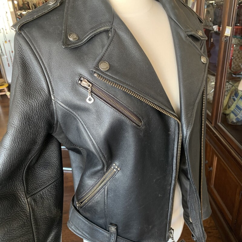WOMEN'S Harley Davidson Leather Coat, Black,
 Size: Medium

Amazing Condition! Be ready to ride this summer with this fantastic Harley Davidson Coat


All Sales Are Final. No Returns.
Pick Up In Store Within 7 Days Of Purchase
Or
Have It Shipped

Thank You For Shopping With Us  :-)