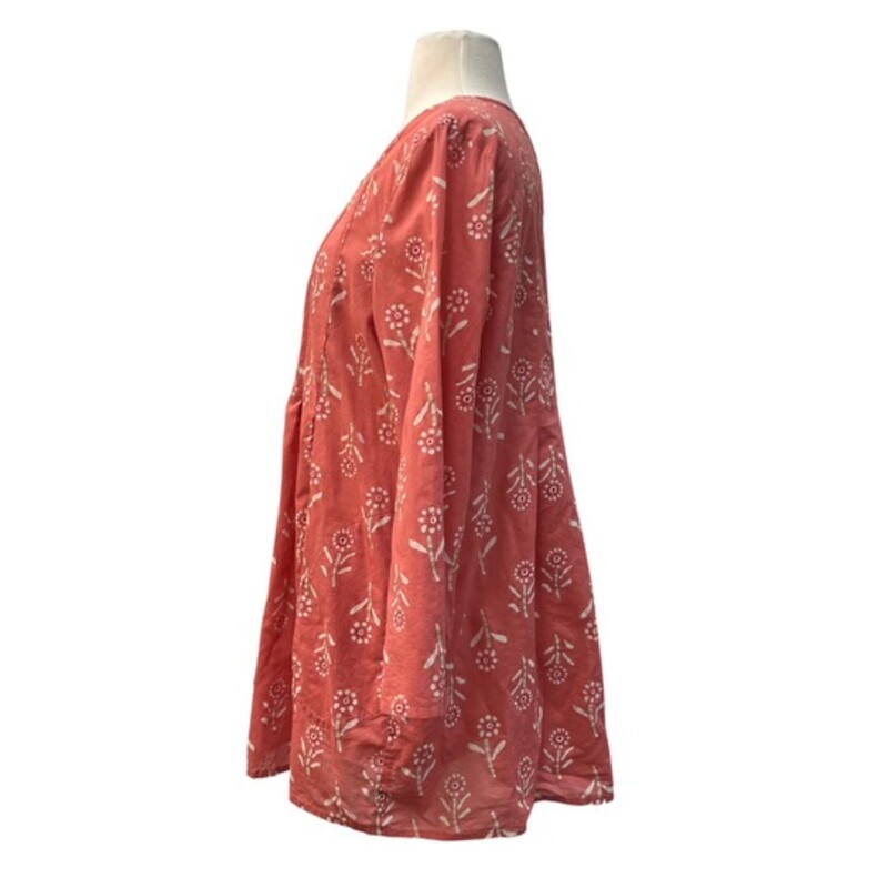 Gudrun Sjödén Chai Tunic<br />
100% Organic Cotton<br />
Floral Print<br />
Color: Rouge<br />
Size: Large