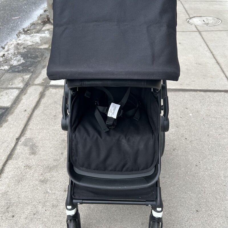 Bugaboo Lynx Stroller, Black<br />
<br />
The Bugaboo Lynx is our lightest full-size stroller, designed to make your daily adventures as a parent easier and as comfortable as they can be. This lightweight stroller can accommodate a child of up to 50 lbs, plus extra 22 lbs in the underseat basket.<br />
<br />
Super light and strong at only 20.7 lbs<br />
<br />
Effortless to push, thanks to the responsive one-hand steering<br />
<br />
Extra-large sun canopy<br />
<br />
Easy one-piece, self-standing fold, in any configuration<br />
<br />
Integrated accessory attachment points