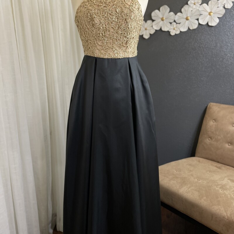 B Darlin Halter Dress, Blk/gold embellishments,
Size: 5/6
This Dress Has Pockets!

All Sales Final
No Returns

Shipping Available
or
Pick Up In Store Within 7 Days of Purchase
