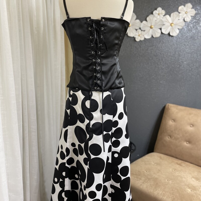 2pc VENUS Tank/shirt Dot, Black and White, Size: 4<br />
Beautiful  Dress for Prom or any Formal!<br />
All Sales Are Final. No Returns.<br />
Pick Up In Store Within 7 Days Of Purchase<br />
Or<br />
Have It Shipped<br />
<br />
Thank You For Shopping With Us  :-)