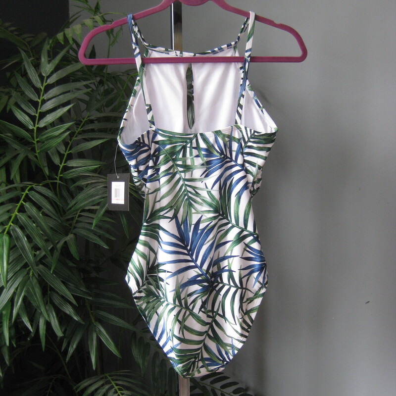 NWT Ellen Tracy Trop. 1pc, Wh/grn, Size: 10<br />
Super pretty tropical print one piece swimsuit from Ellen Tracy.<br />
New with tags.<br />
size 10<br />
green and white with touches of blue.<br />
Orginally price $98<br />
<br />
Thanks for looking!<br />
#71480