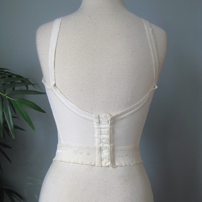 Vtg Lace Longline Bra, Ivory, Size: 34D<br />
Structured White full coverage long line bra.<br />
Excellent condition with strong control and lace details<br />
marked size 34D<br />
The Band and back have lots of strong stretch.<br />
Union Label<br />
The band measures only 24 from end to end but I think this is correct.  It is quite tight on my dress form which is a perfec moder size 4.<br />
<br />
thanks for looking!<br />
#70420