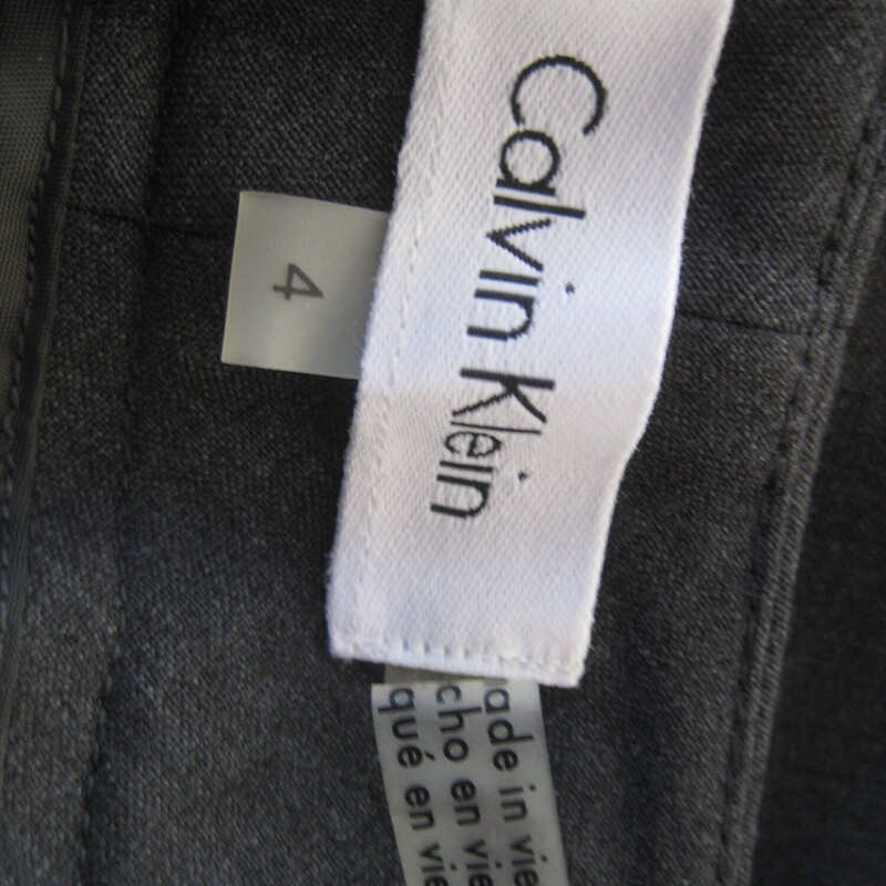 Smart wardrobe staple.
Calvin Klein trousers in gray with a bit of flare.
Size 4
pockets in the front and the back.
unlined
flat measurements:
waist: 15.75
hip: 20
rise: 10.5
inseam: 33
side seam: 42.5

brand new with tags.
thanks for looking!
#70702