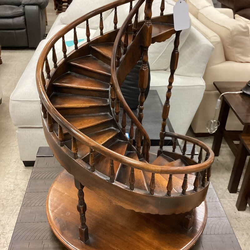 Dk Wd Spiral Staircase, Dk Wood, Medium
25in tall x 18in deep x 18in wide