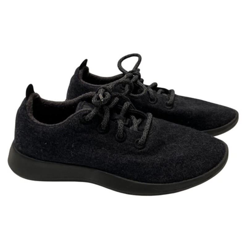 Allbirds Sneakers<br />
Made with New Zealand Wool<br />
Color: Charcoal<br />
Size: 8