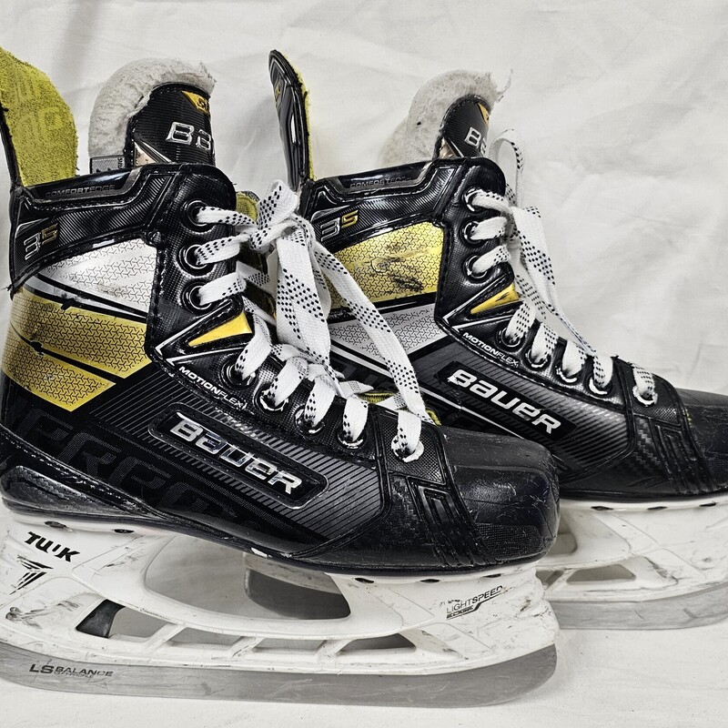 Pre-owned Bauer Supreme One.6 Youth Hockey Skates, Skate Size: Y13.5, Shoe Size: 1.5
