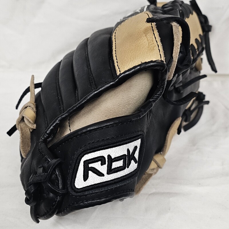 Like New Reebok VR6000 Baseball Glove, Right Hand Throw, Size: 12in