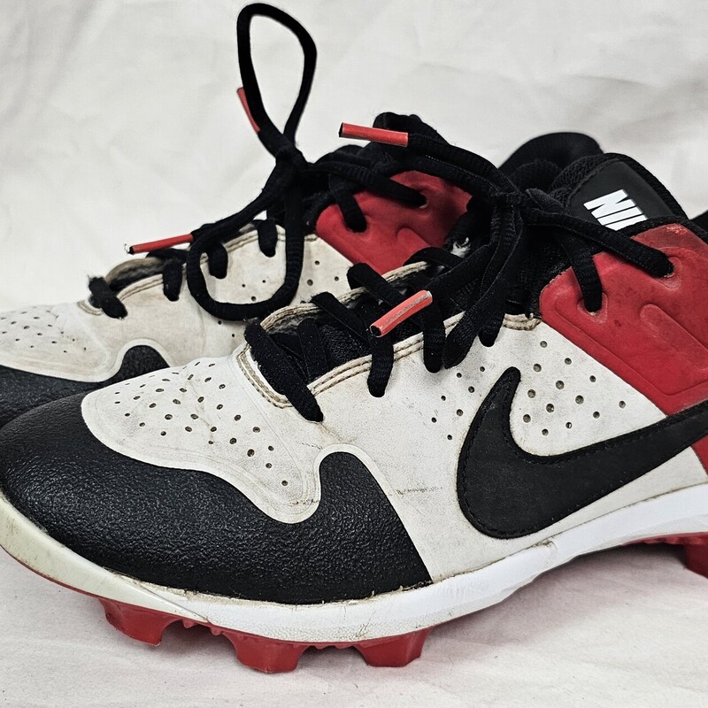 Pre-owned Nike Baseball Cleats, Size: 6
