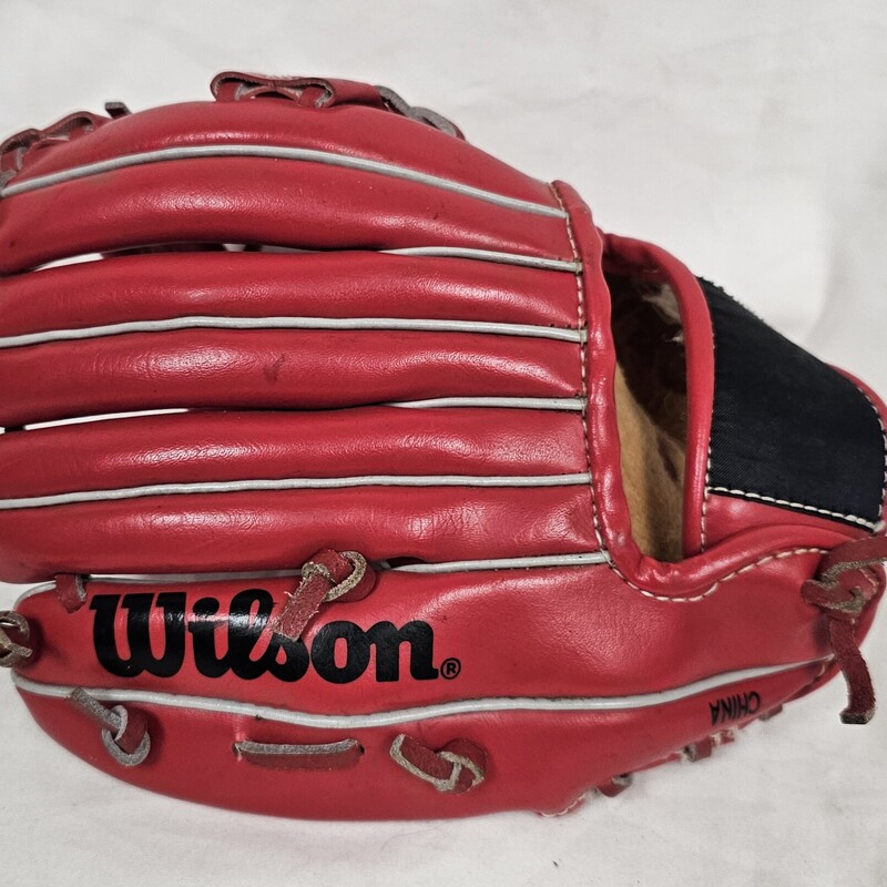 Pre-owned Wilson Mini Pro T-Ball glove, Right Hand Throw, Size: 8.5