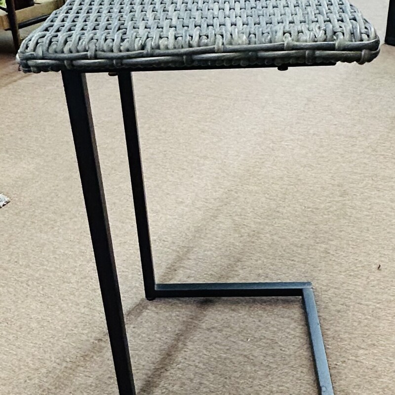 Wicker Metal C Table
GrayBlk
Size: 14.5 x 17 x 24