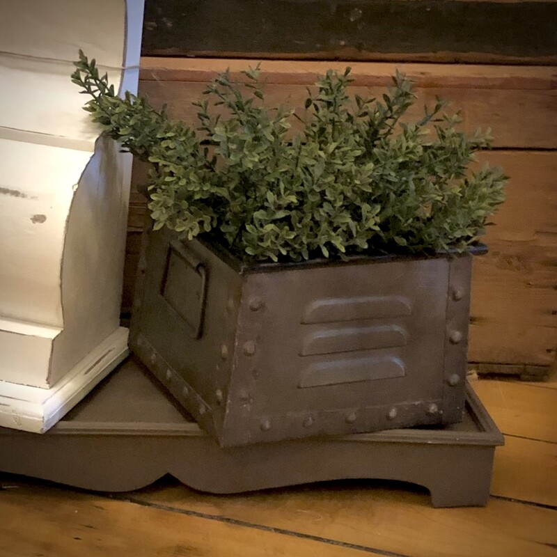 Medium sized industrial metal box, perfect for all your seasonal decor or to use as for a gift basket

8 x 8 x 6h