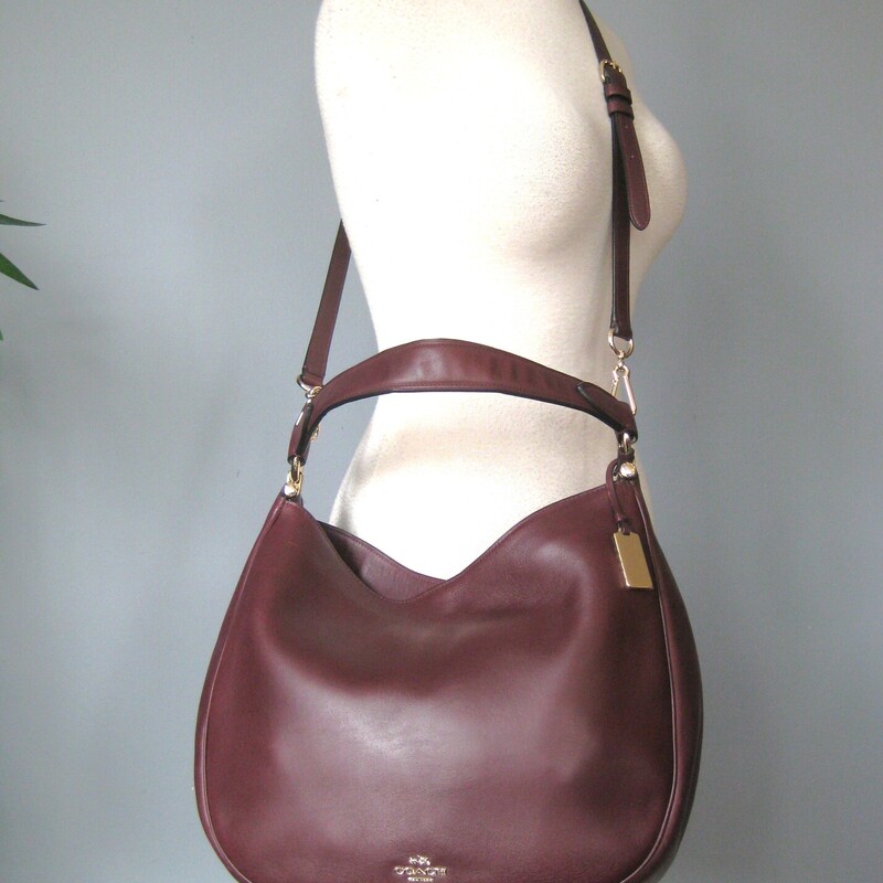 Coach Nomad Leather Hobo, Burgundy, Size: None<br />
Gorgeous large Coach Nomad hobo in rich burgundy leather.<br />
it has a leather interior , heavy gold tone hardware and an adjustable removable crossbody strap.<br />
inside it has 1 zippered pockets and two slip pockets.<br />
magnetic snap closure.<br />
<br />
14.5 x 11.5 x 3.5<br />
Handle drop: aprox. 8<br />
Strap Drop: 19 minimum, 26 maximum<br />
<br />
Thanks for looking!<br />
#71499