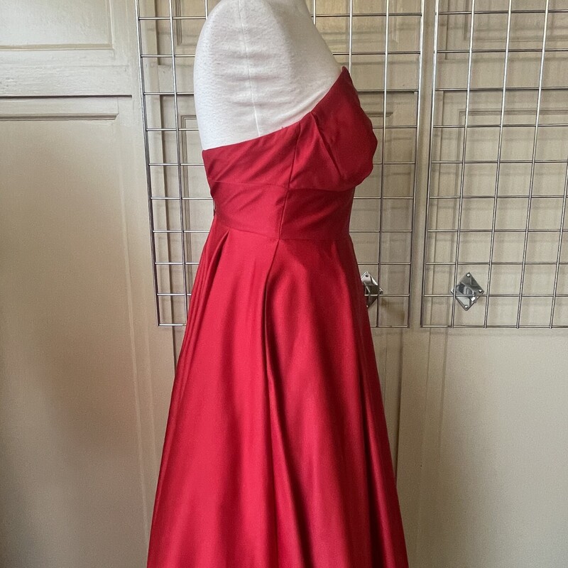 Ediths Strapless Gown, Red, Size: 8
This Beautiful Strapless Red Gown Has Pockets ! Perfect for theat girl on the go ! Lipgloss and Phone Goes Right With Her !
All Sale Are Final
No  Returns
Pick Up In Store Only
