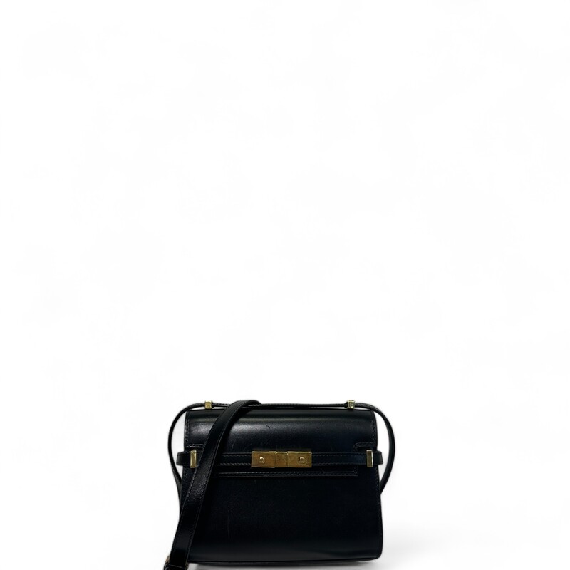 Saint Laurent Manhattan Black Mini

Dimensions:
19 X 14 X 4 cm/ 7.4 X 5.5 X 1.5 inches

Note: Light scratching on the outside

Magnetic clip buckle compression closure
Brozne-toned metal hardware
Leather
Interior: One Main Compartment, One Card Slot