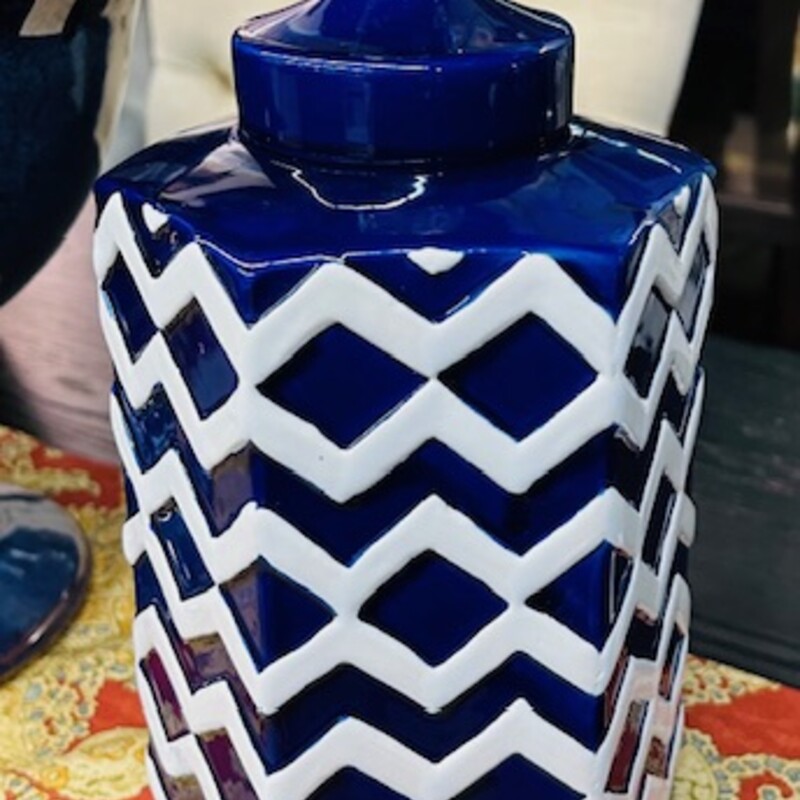 Zig Zag Jewel Lid Canister
Blue and White
Size: 6x13H
