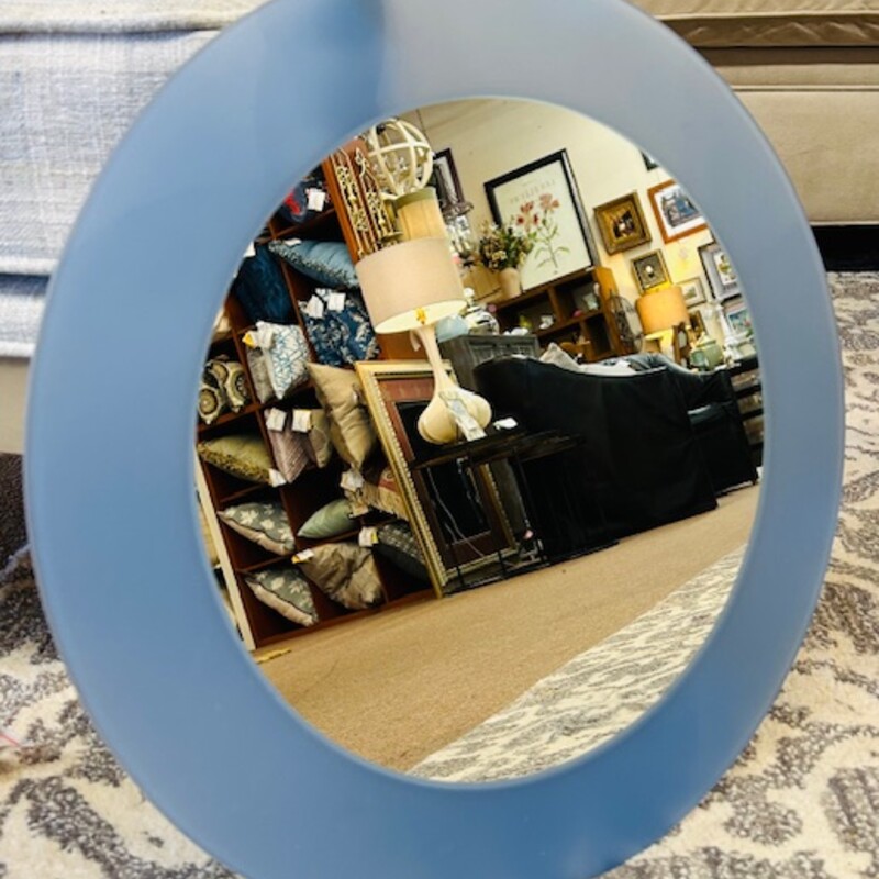 Umbra Round Mirror
Blue Silver Size: 18diameter