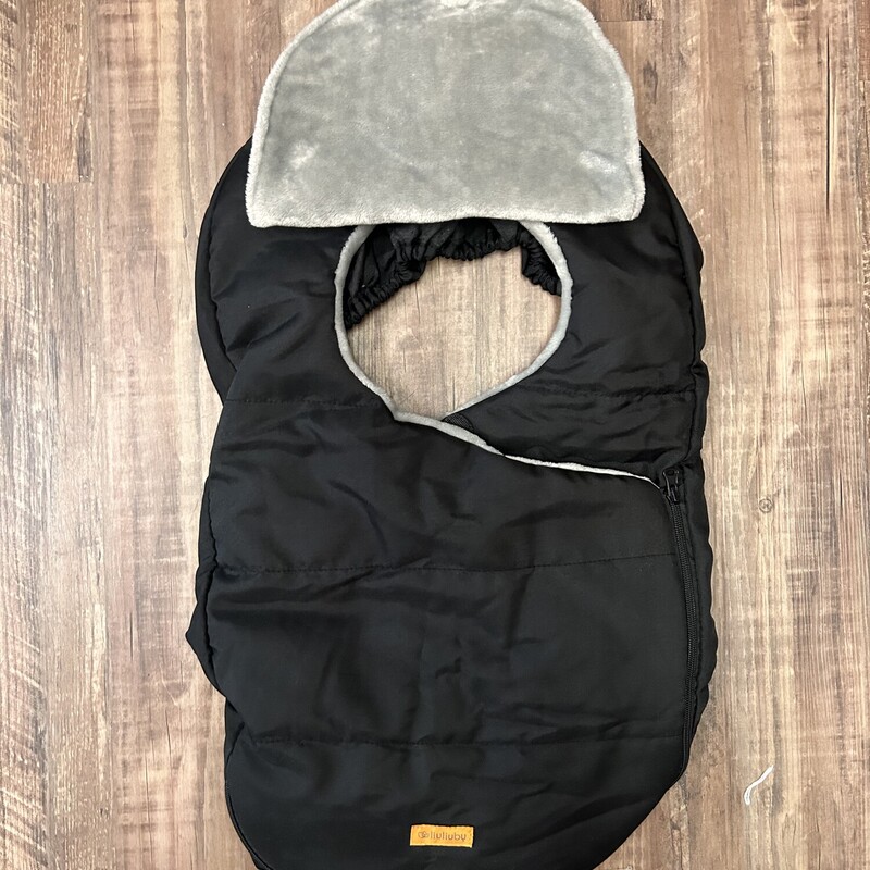 Doona Stroller Set<br />
Comes with the following...<br />
-Doona  Padded Travel Bag retail $110<br />
-Doona Head Support retail $30<br />
-Doona Infant Insert retail $30<br />
-Doona stroller &<br />
-Doona car seat protector $550 ex 2027<br />
-Doona extra shoulder cusions<br />
- LiuLiuBY winter cover $45<br />
-bonus car seat insert  for  5 to 20 lbs baby $20<br />
Retail $785