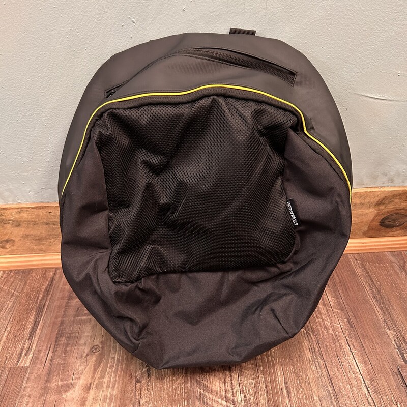 Upperkids Storage Bag Set<br />
**Compatible with doona**<br />
Comes with<br />
-back pack  retail $49.99<br />
-storage bag $20.00