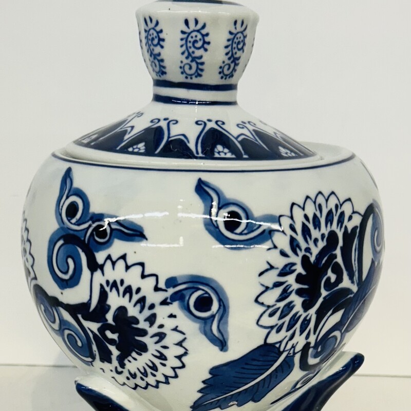 Foooted Jar With Lid
Blue White
Size: 6 x11 H