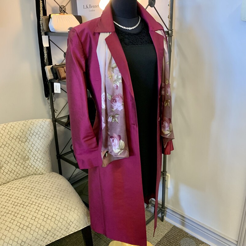 Dana Buchman Silk Long coat,<br />
Colour: Magenta,<br />
Size: 10 / 12,<br />
With pockets