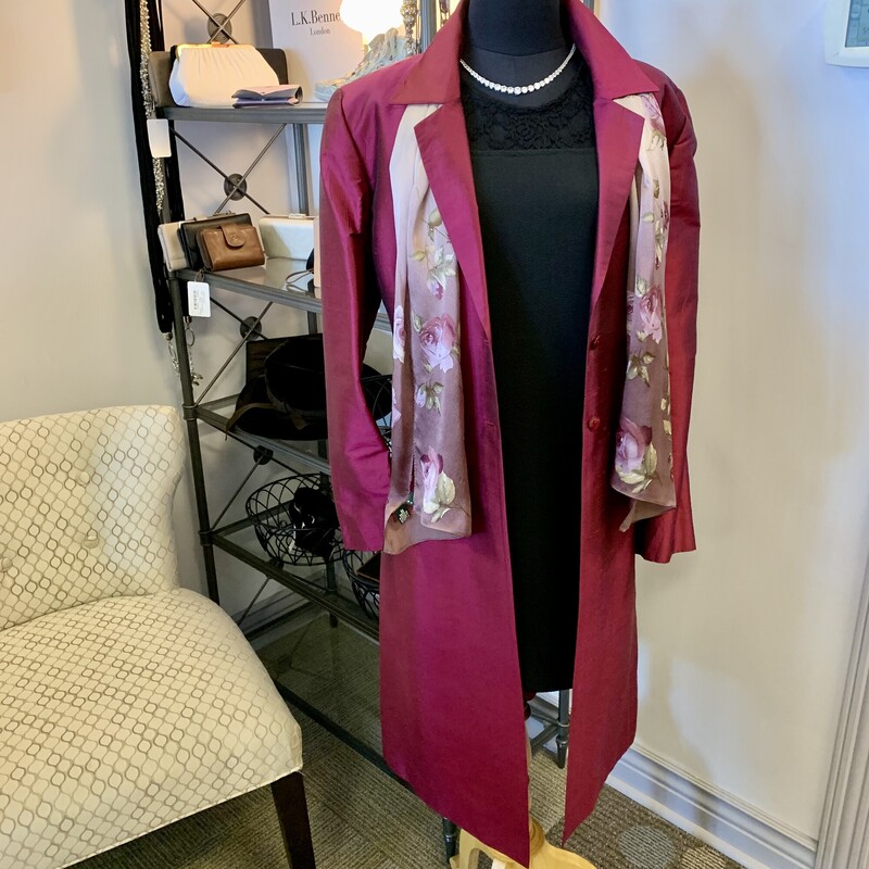 Dana Buchman Silk Long coat,
Colour: Magenta,
Size: 10 / 12,
With pockets