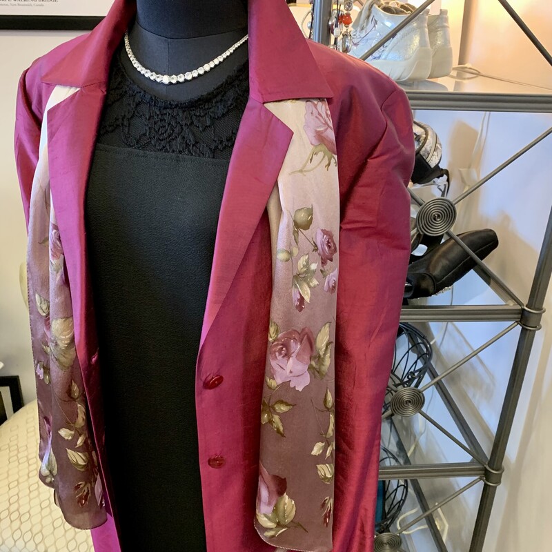 Dana Buchman Silk Long coat,<br />
Colour: Magenta,<br />
Size: 10 / 12,<br />
With pockets