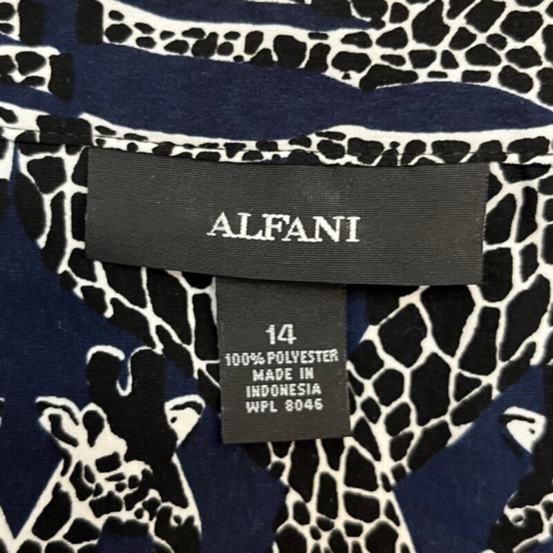 Alfani Giraffe Dress<br />
Sleeveless<br />
Elastic Waist<br />
Colors:  Navy, Black, and White<br />
Size: 14