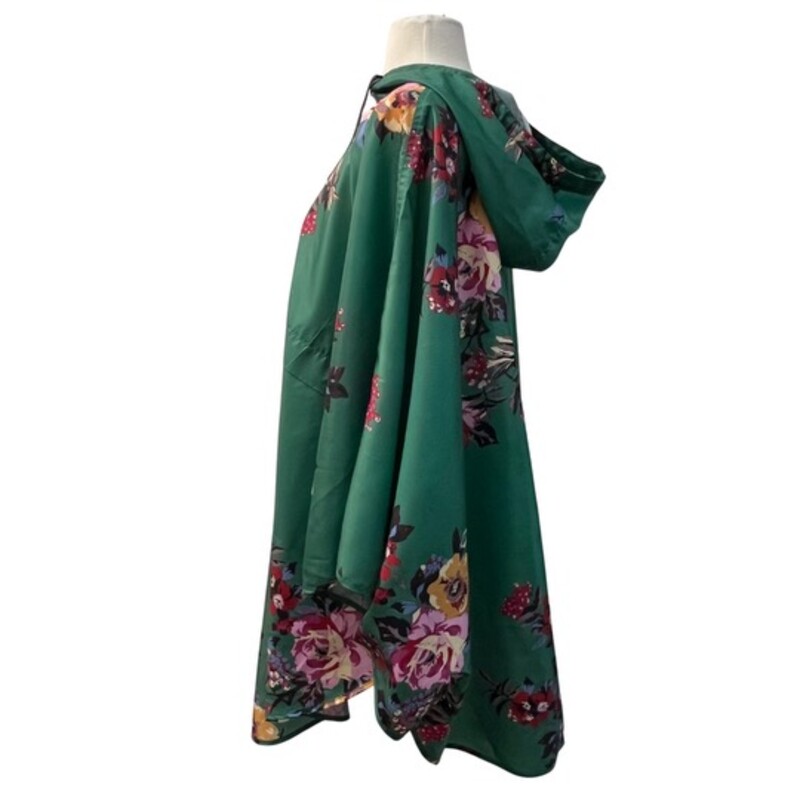 Joules Milport Poncho
Hooded with Pocket
Great Floral Design
Colors: Green with A Burst of Other Colors
One Size