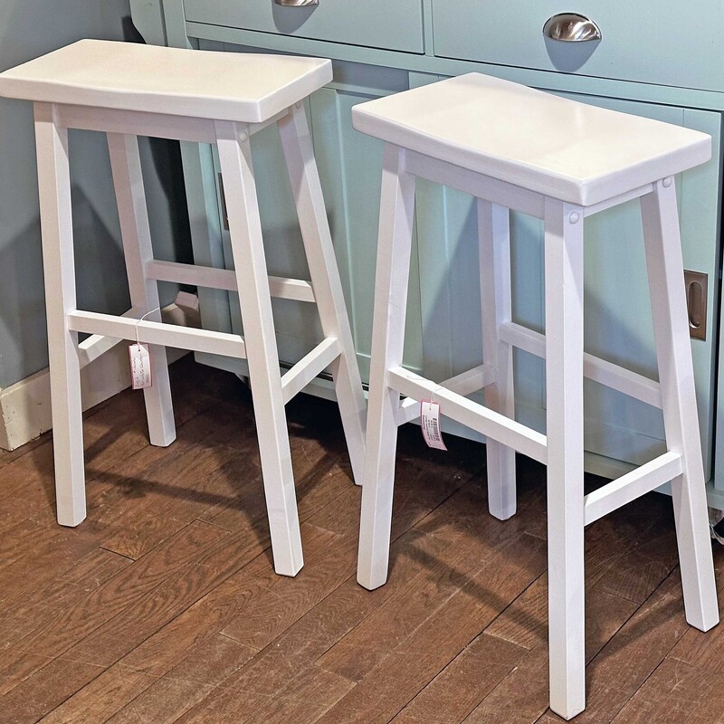 Pair White Counter Stools
17.5 In W x 9 In D x 30 In T
No scuffs or scraps!