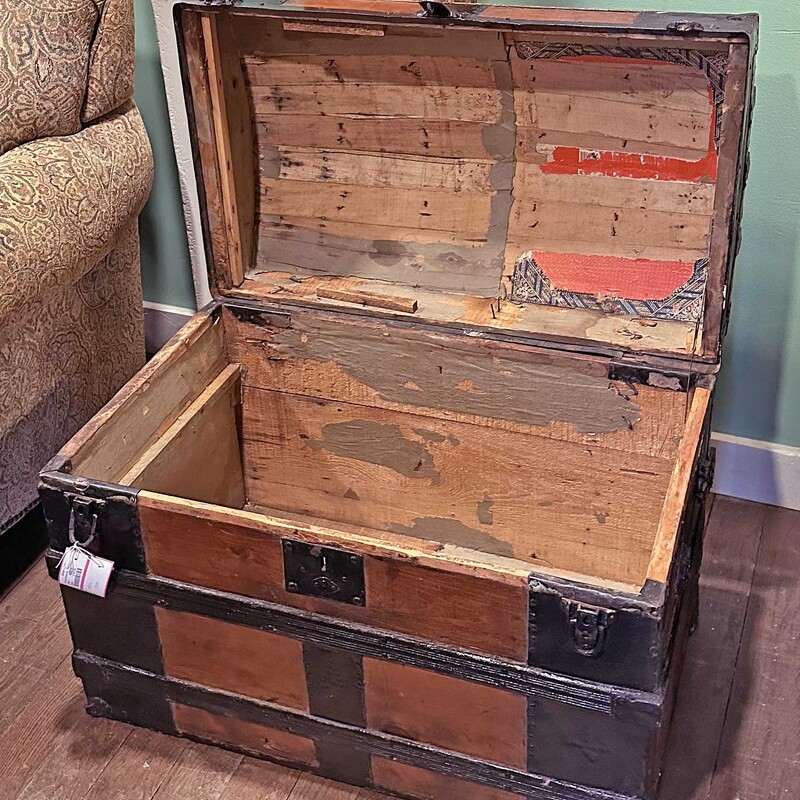 Victorian Dome Sea Chest<br />
<br />
Late 1800s - Early 1900s<br />
30 In W x 18 In D x 23 T<br />
<br />
Missing leather handles