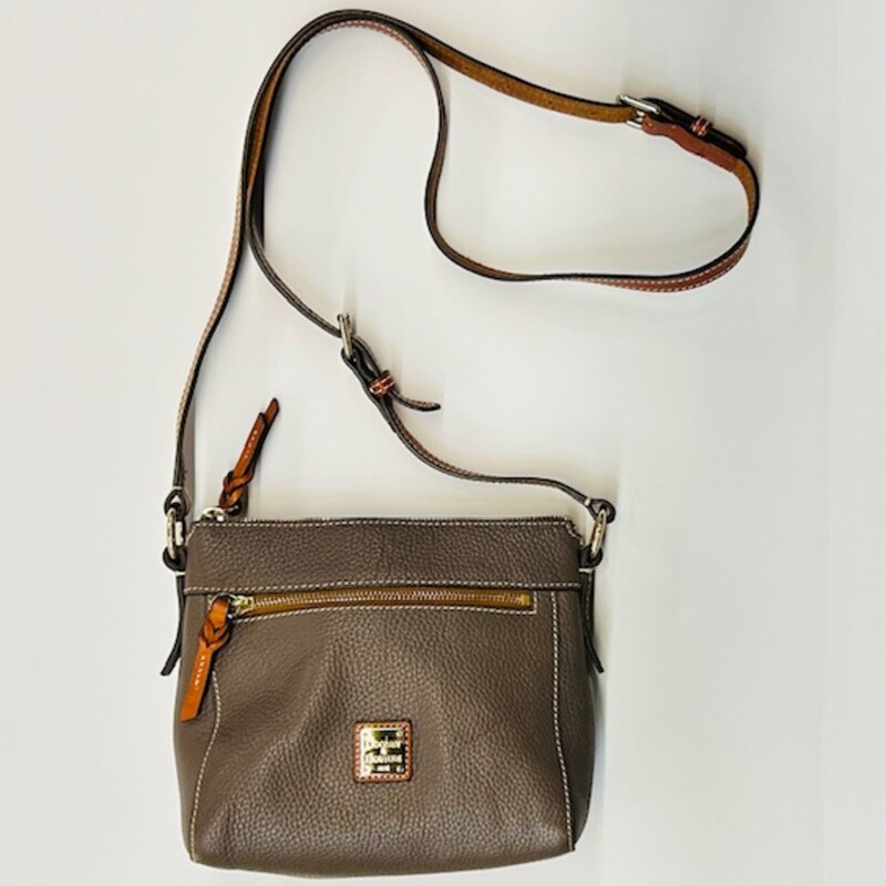 Dooney & Bourke Allison Crossbody
Pebbled Leather
Taupe Brown
Size: 10 x 8H
