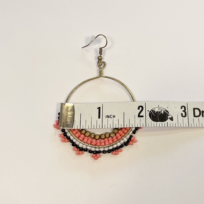 Gd/b/w/coral Bead Earring
Gd/b/w/c
Size: Earrings