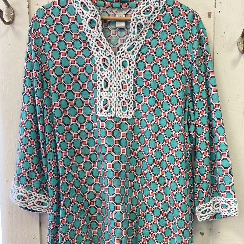 Teal/coral Eyelet Top<br />
Teal/cor<br />
Size: XL
