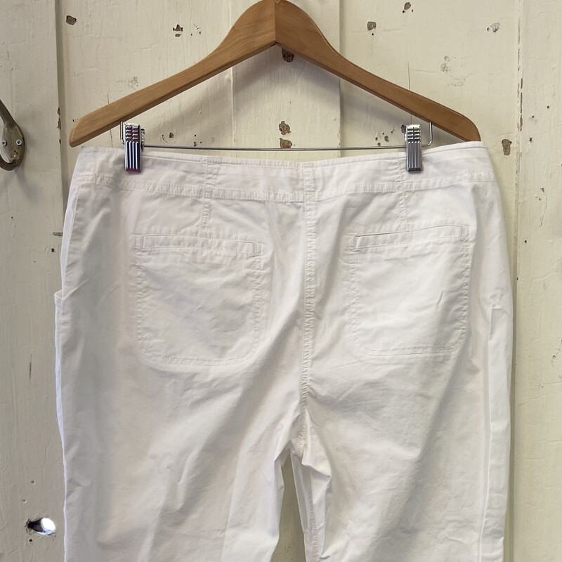 White Crop Pants<br />
White<br />
Size: 14