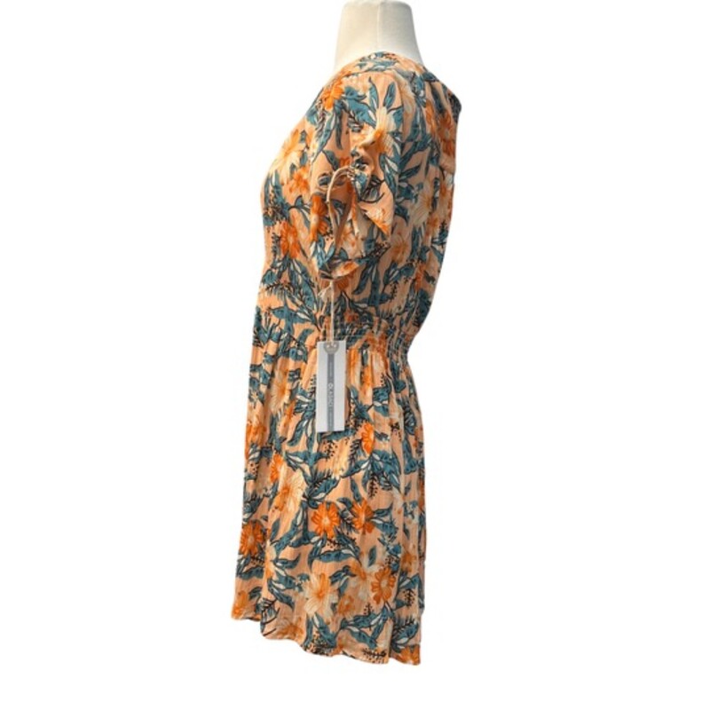 New Lagaci Dress<br />
Tropical Floral Print<br />
100% Rayon<br />
Colors: Peach, Teal, Aqua, Orange, Black, and Cream<br />
Size: Small