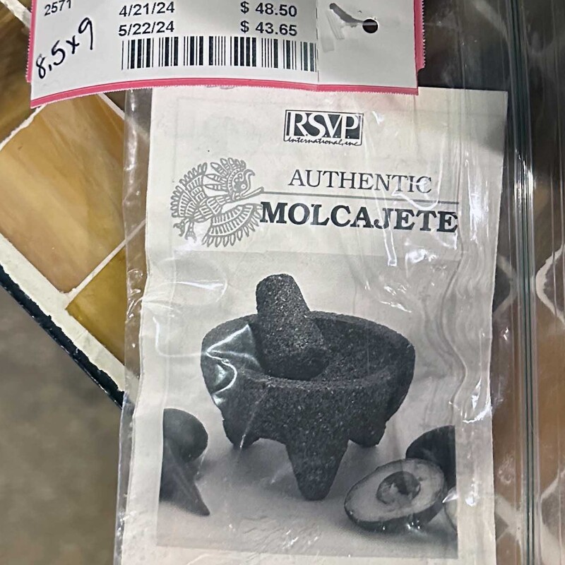 Authentic Molcajete,<br />
Size:  8.5inches x 9 inches tall<br />
Brand new authentic molcajete, the traditional Mexicna version of the mortar, with a rounded shape set on 3 short legs and carved of natural volcanic stone.<br />
Impress your guests with homemade guacamole in<br />
this beautiful piece.
