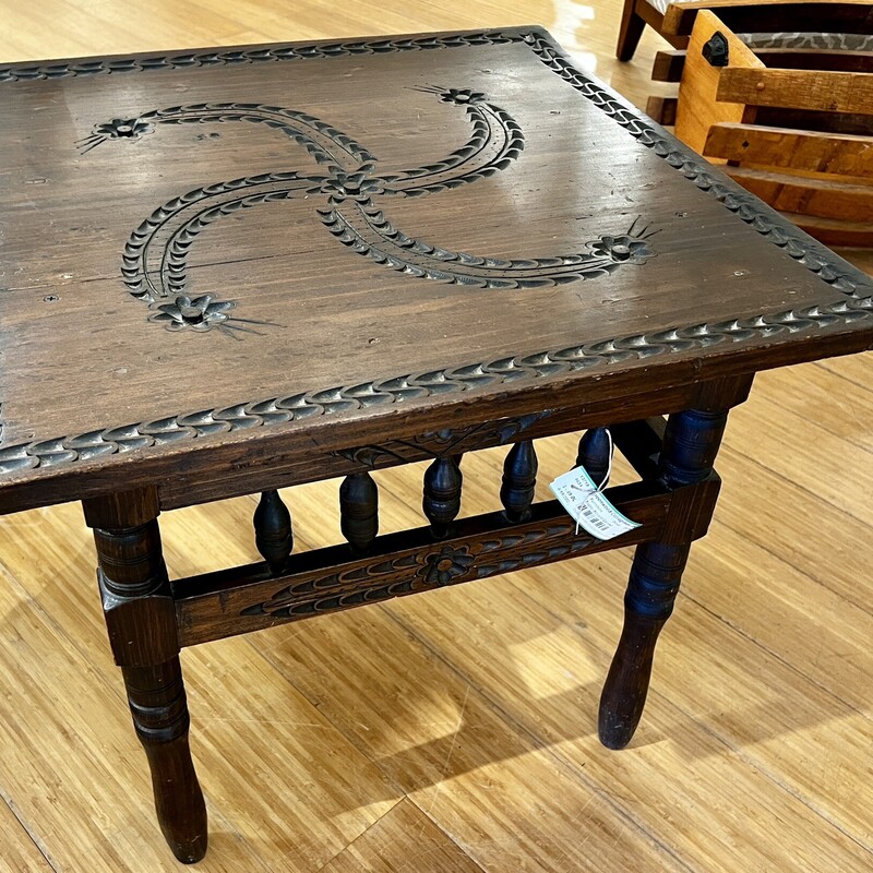 Table Accent Carved