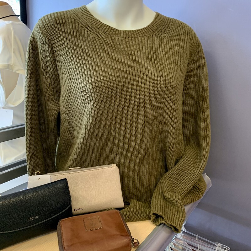 525 Cotton Sweater,
Colour: Olivegreen,
Size: Small loose fit,
With small side splits,
material; 1005 cotton
