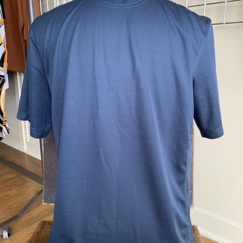 CliqueBlaWolfRunPoloTee, Navy, Size: MediumAll Sales Are Final<br />
No Returns<br />
<br />
Pick Up In Store<br />
Or<br />
Have It Shipped<br />
Thank You FOr SHopping With Us :-)