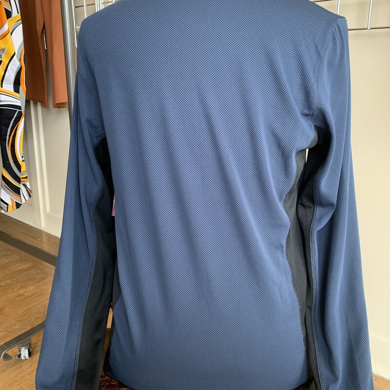 CliqueBlackWRun1/4Zip, D Blue, Size: MediumAll Sales Are Final<br />
No Returns<br />
<br />
Pick Up In Store<br />
Or<br />
Have It Shipped<br />
Thank You FOr SHopping With Us :-)
