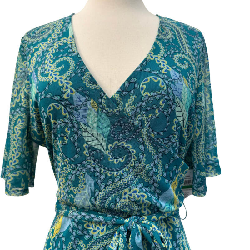 New Harlow & Rose Dress
Paisley Mesh Overlay
Belted Waist
Short Sleeve
Color:  Deep Lake
Size: Petite Large