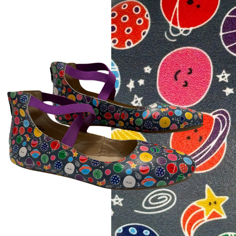 Monkey Feet Flats
Solar System Print
Elastic Ankle Straps
Gray with a Rainbow of Colors
Size: 8.5