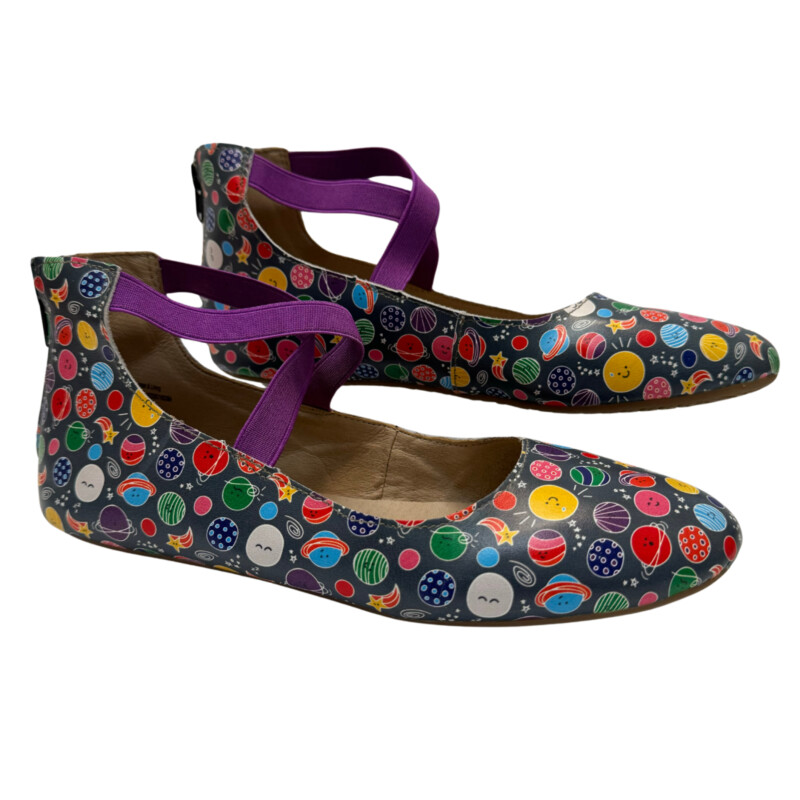 Monkey Feet Flats<br />
Solar System Print<br />
Elastic Ankle Straps<br />
Gray with a Rainbow of Colors<br />
Size: 8.5